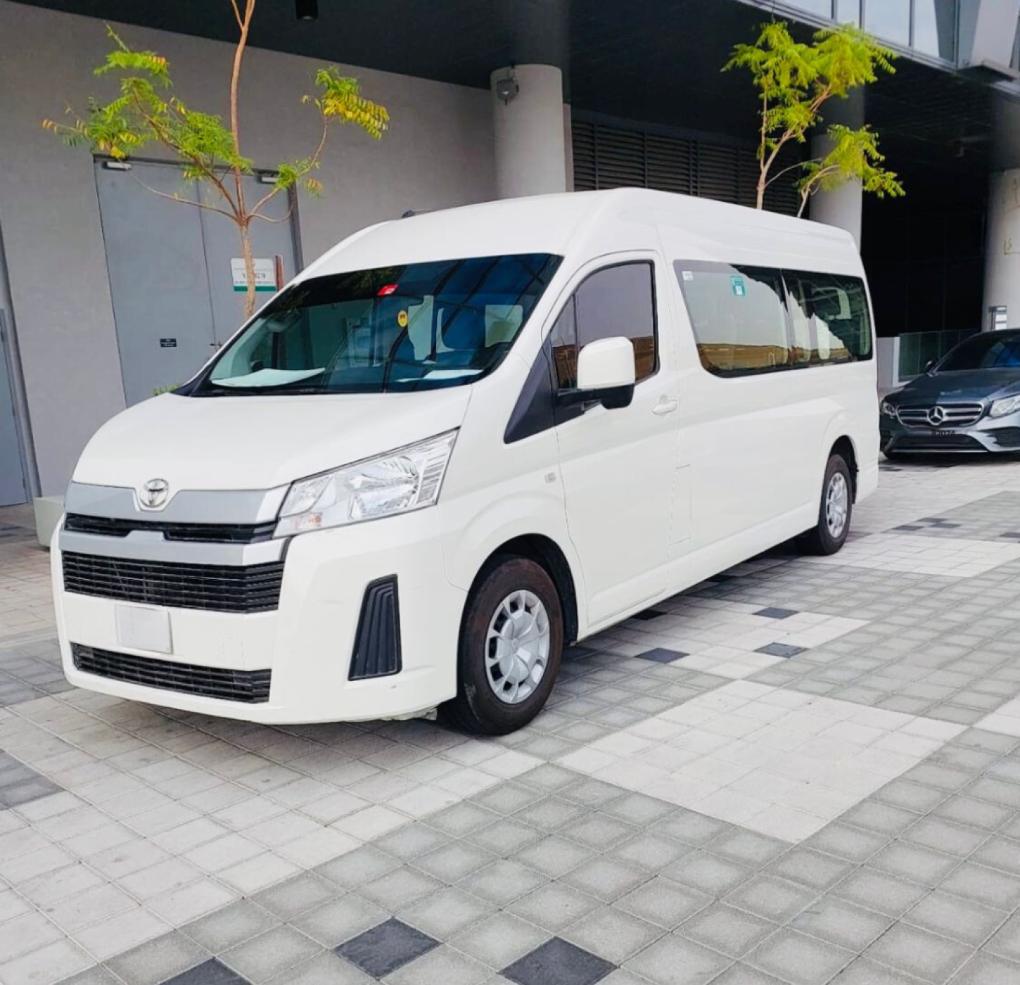 13 Seater HiAce Van For Rent